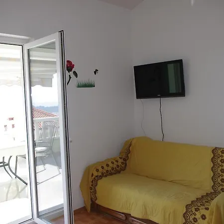 Apartment And Mare Makarska