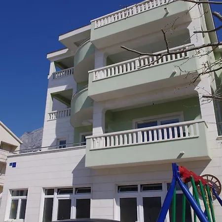 Apartment And Mare *