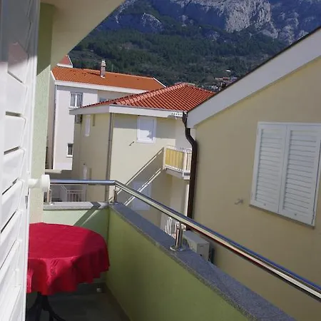 Apartment And Mare Makarska